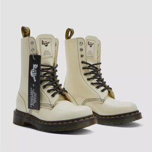 DR. MARTENS X MARC JACOBS PATENT LEATHER BOOT